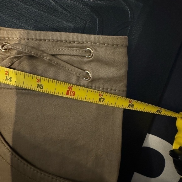 Nwot - Tory Burch - Khaki Shorts - Size 10 - Picture 9 of 9